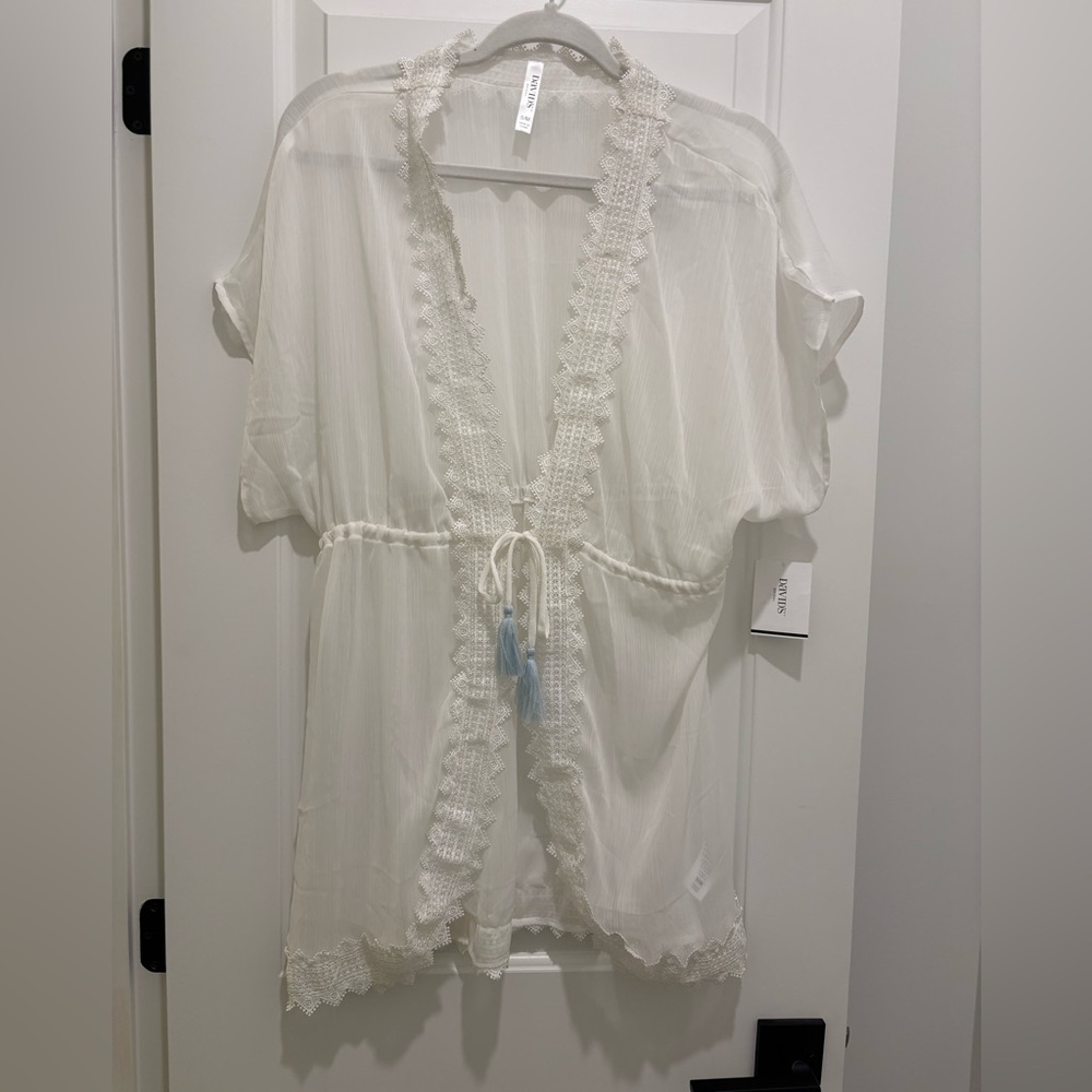 David’s bridal white robe with tie in front, size small.